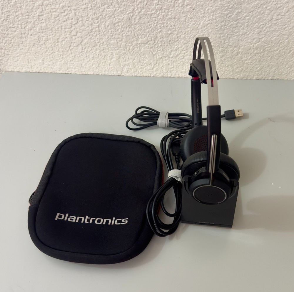 Plantronics Voyager  Bluetooth Headset UC w/Stand and Travel Bag