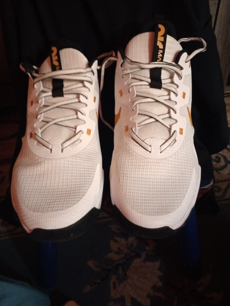 Size 9.5 - Nike Air Max Alpha Trainer 5 White Gold Suede