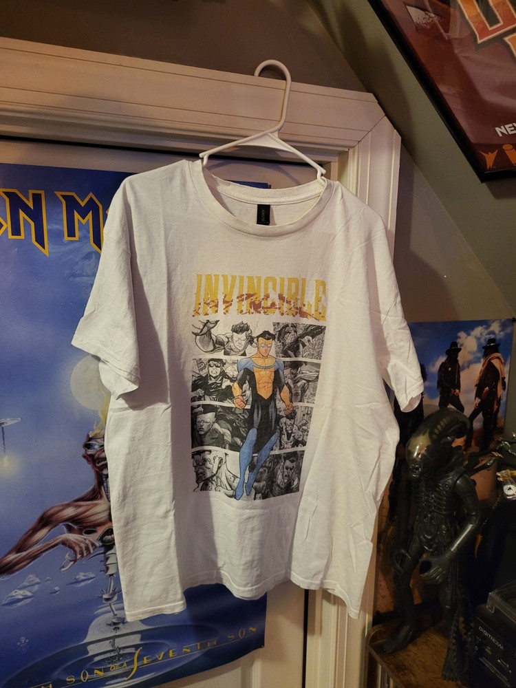 Invincible Size L T-shirt