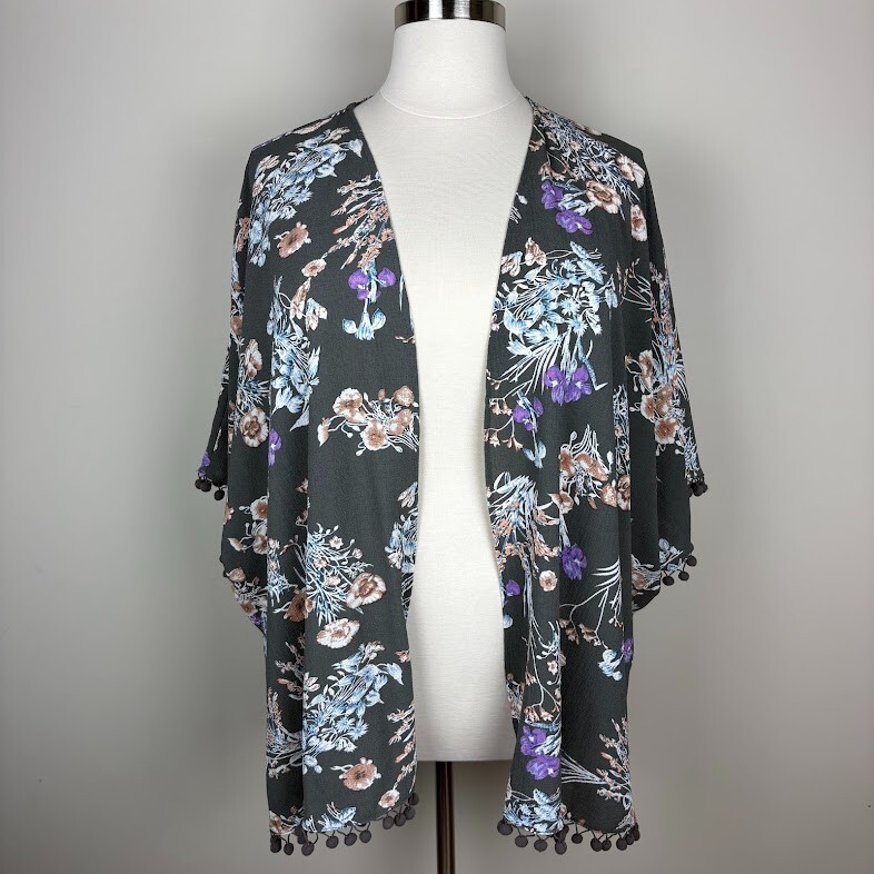 Umgee Gray Floral Print Open Front Kimono Wrap Boho Sz M/L Pom Pom Fringe Flowy