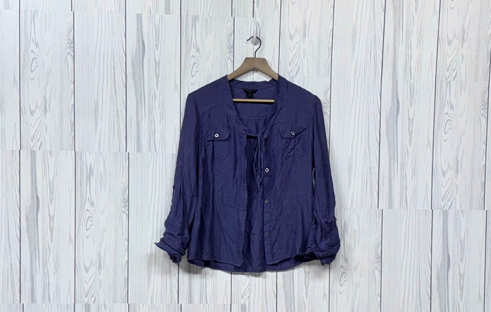 Banana Republic blouse womens size petite medium blue button up long sleeve