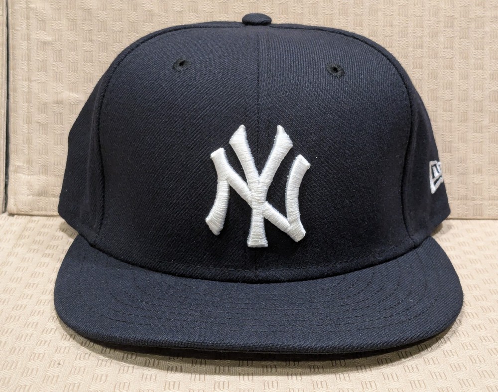 New Era 59Fifty New York Yankees Hat Cap Black w White Logo Fitted Size 7 🧢⚾