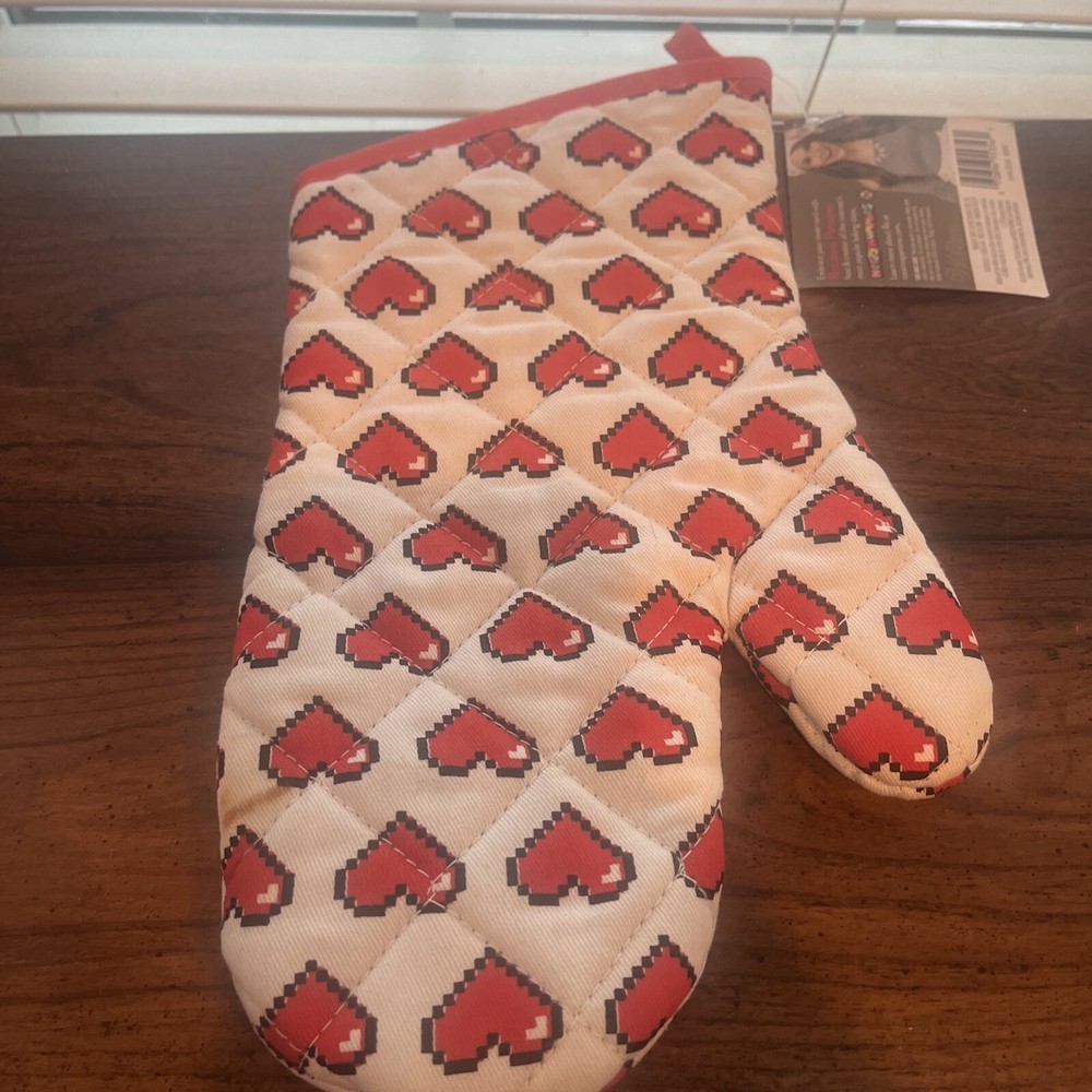 Lot 2 Wilton Rosanna Pansino 16-Bit Heart Oven Mitt & G2