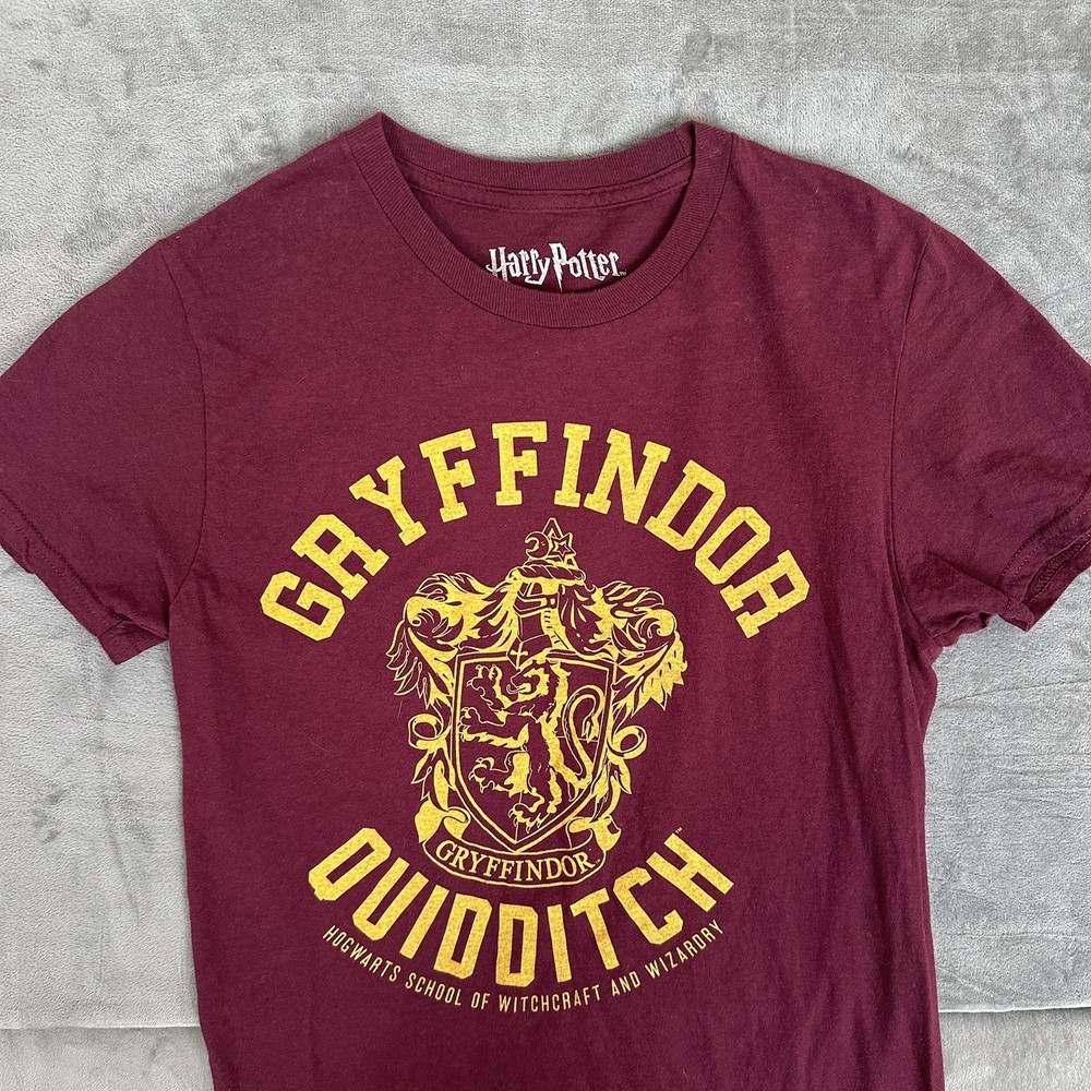 Harry Potter Gryffindor Quidditch S Small Warner Bros Burgundy/Yellow T-Shirt