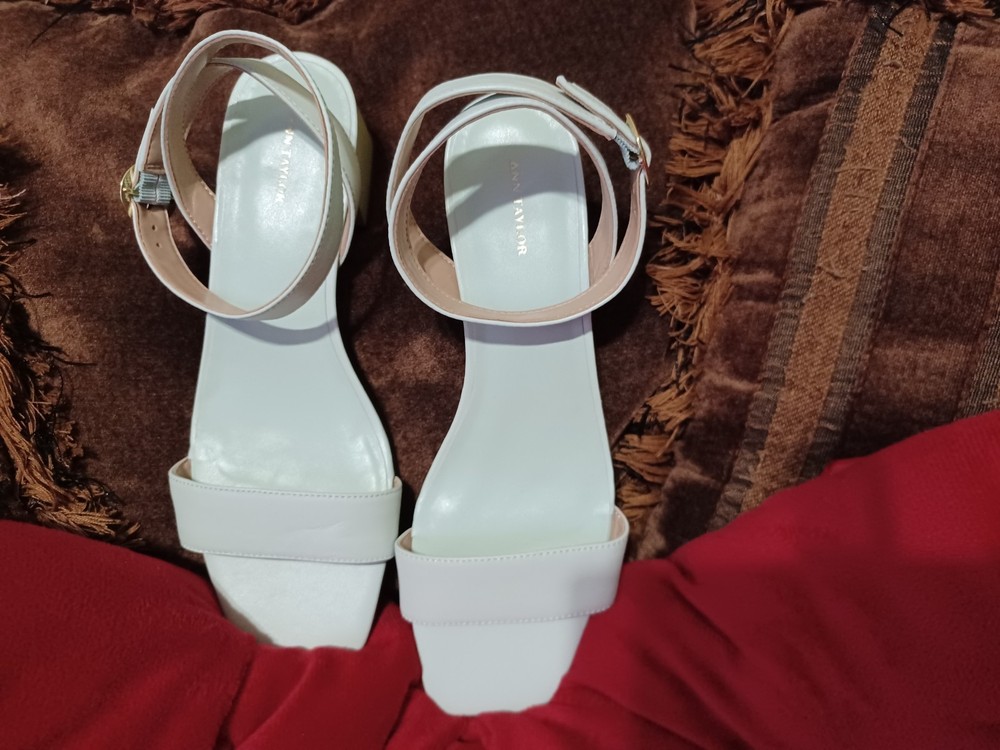 Ann Taylor Celeste Sage Leather Cross Strap Block Heel Sandals Size 10M