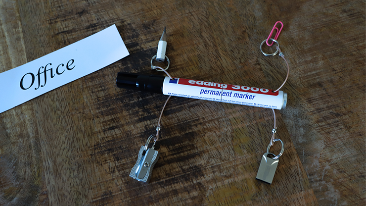 Leo Smetsers’ Office Magic Trick with Gimmicks and Online Tutorials