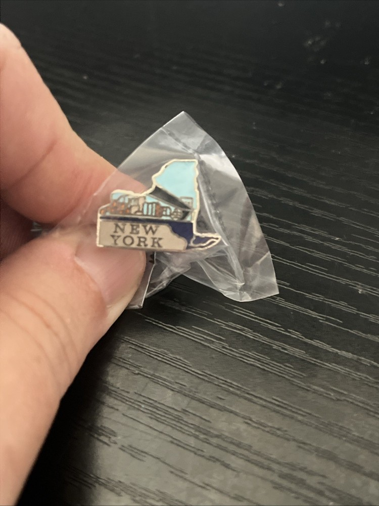 New York Lapel Pin / Hat Pin Souvenir