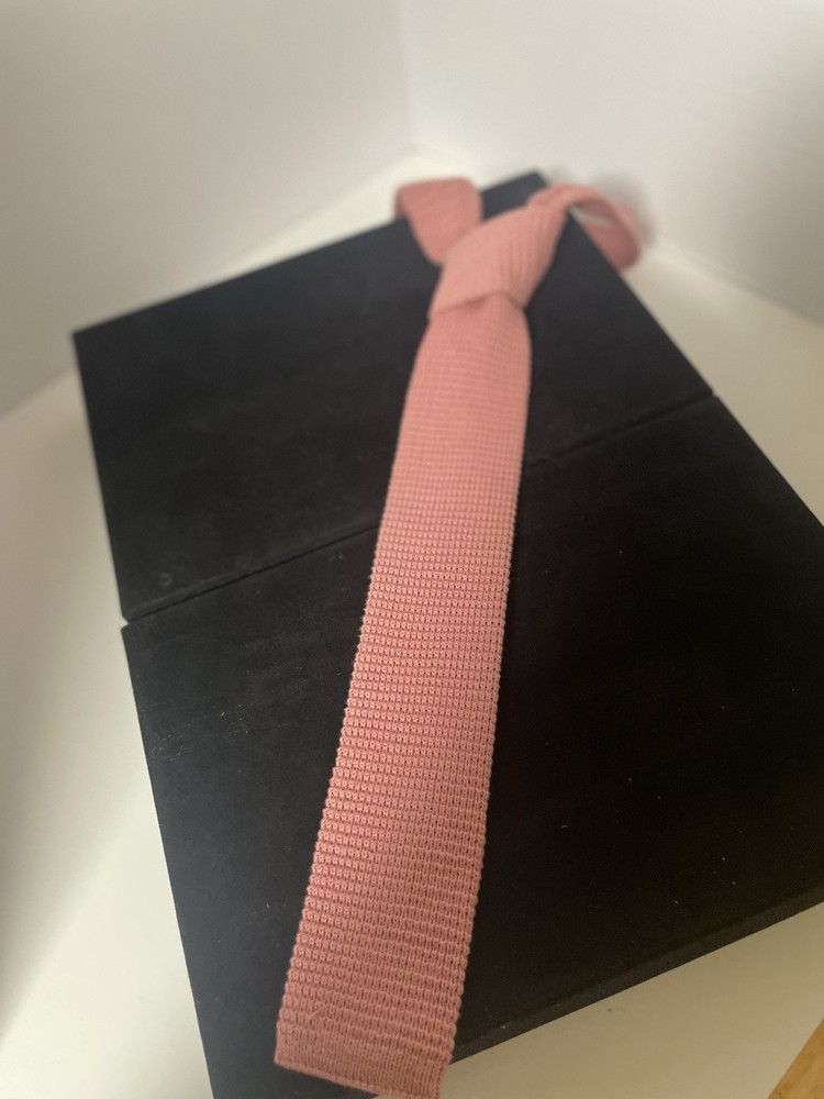 Vtg Pink Flat End Slim Knitted Necktie From Higbee's Store for Men. Made In USA