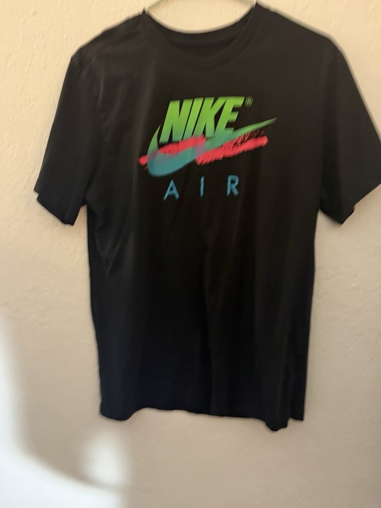 Nike Men's Medium Black and Green T-shirt