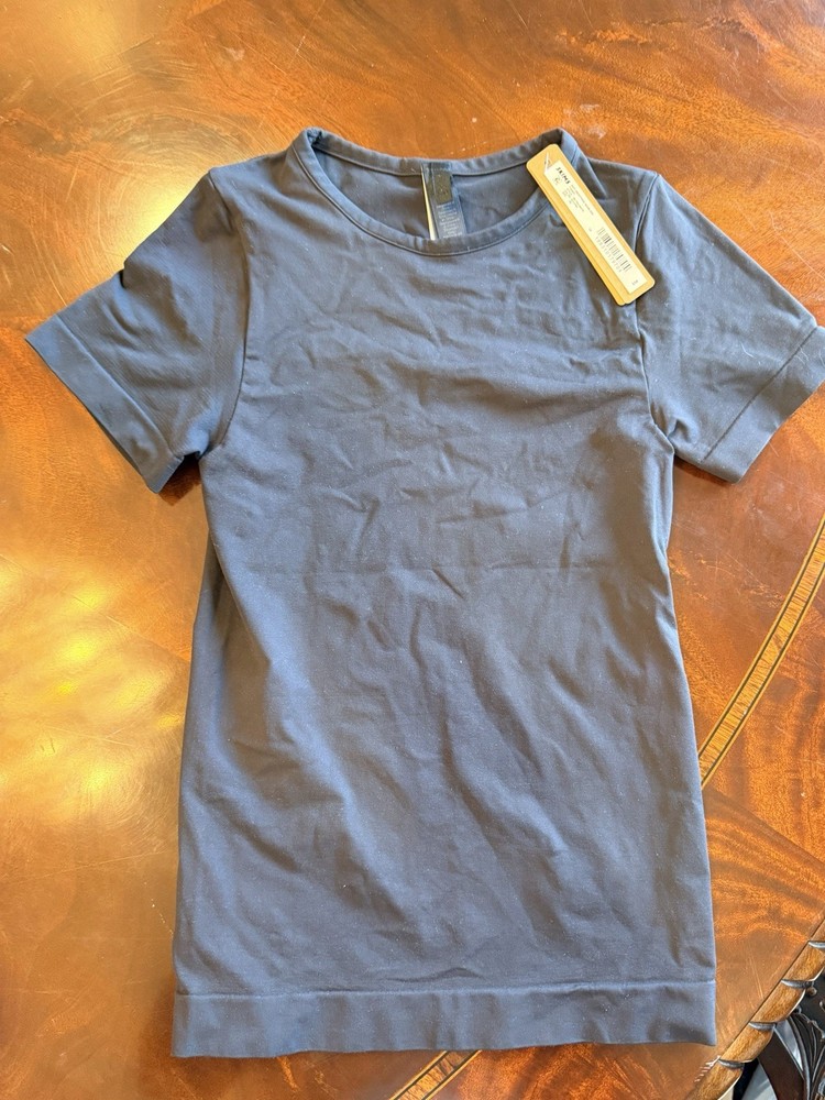SKIMS soft and smooth tshirt xs