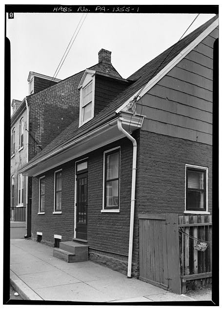 1. WEST FRONT, FROM THE SOUTHWEST - 125 Howard Avenue (House), Lancaster,