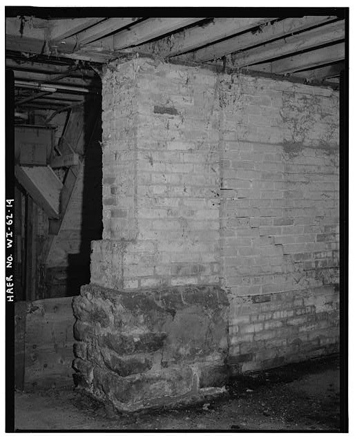 14. VIEW STRUCTURAL SUPPORT COLUMN, BASEMENT, LOOKING SOUTHWEST - Western