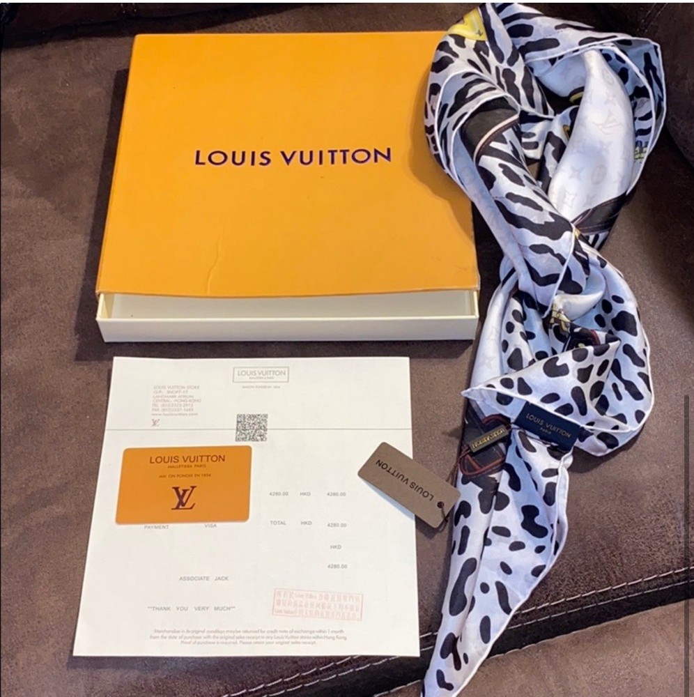 Louis Vuitton Cashmere Scarf in Excellent Condition No Tears or Spots