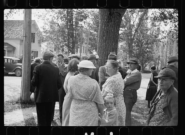 Photo:1930s Outdoor Crowd Gathering Vintage Hats Tree Street Scene