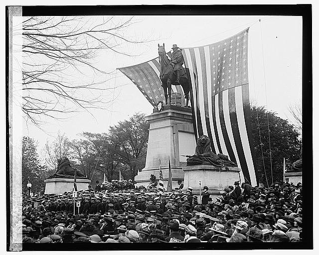 Photo:Unveiling Grant Memorial 1922 Crowd American Flag Statue