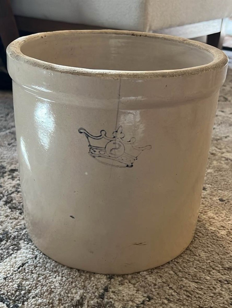 Robinson Ransbottom 2 GAL Ceramic Crock with Beige Solid Pattern and Crown