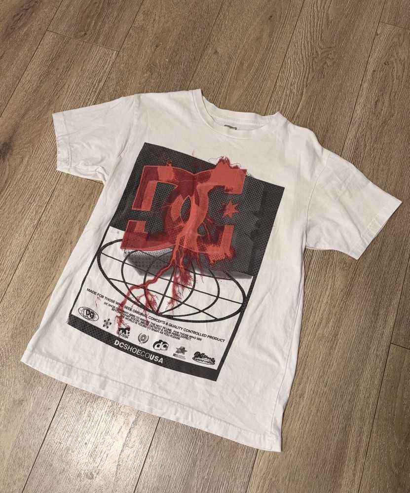 Y2K Style DC Shoes T-Shirt Tee Graphic Skater Grunge Size Medium 00s White