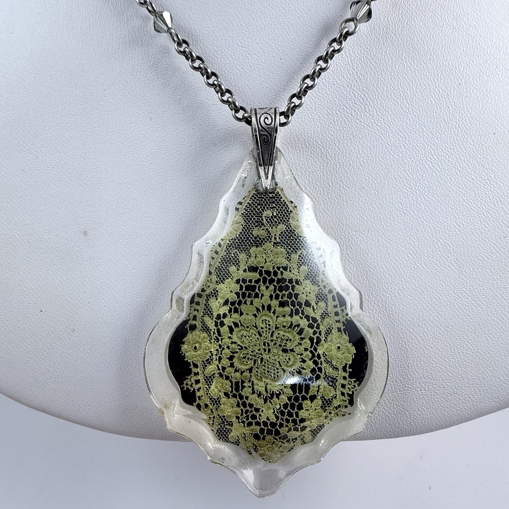 Vintage BRIGHTON Lovelace Glass Pendant Silver Tone Elegant Necklace 19