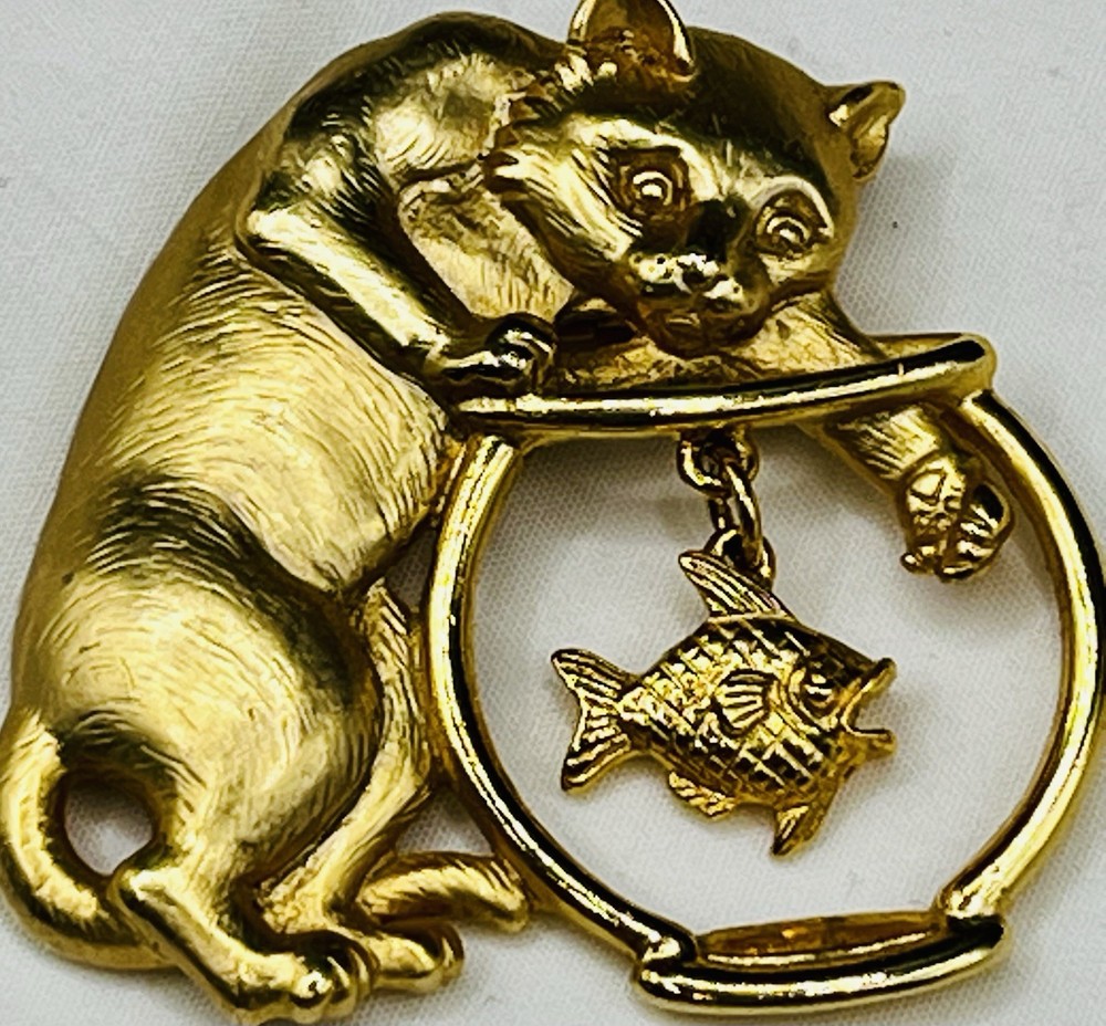 JJ Jonette Cat Brooch Fishbowl Pin Signed Gold Tone Figural VTG. Dangle Fish 2”