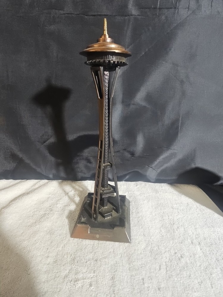 Vintage Paperweight Of The Space Needle Souvenir Seattle 