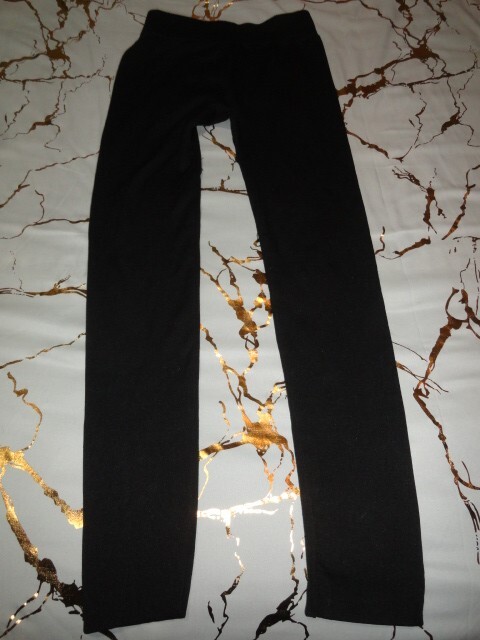 Women's Black Time and Tru Stretch Leggings Size Small (4-6)