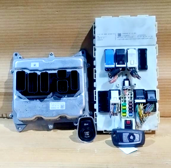 BMW F30 F10 F11 F25 N20 ENGINE CONTROL UNIT SET  DME BOSCH WITH KEY  -7643312