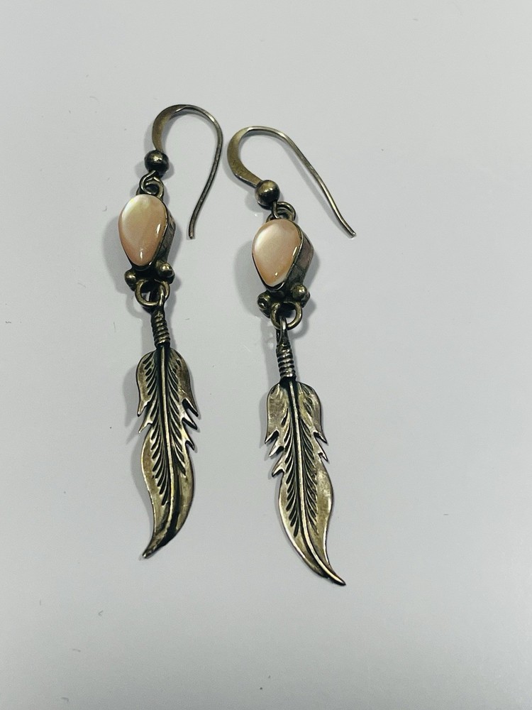 Vintage NAVAJO Sterling Silver Pink Mother Of Pearl Feather Drop Earrings