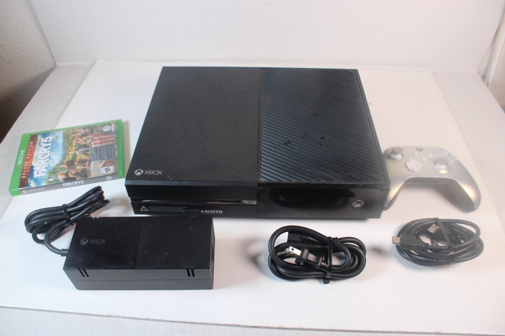 Microsoft Xbox One Model 1540 Console Bundle 500 GB, controller, game, cords