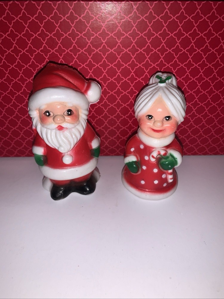 Vintage Plastic Santa and Mrs. Claus Salt and Pepper Shaker Set w/ Stoppers 3”