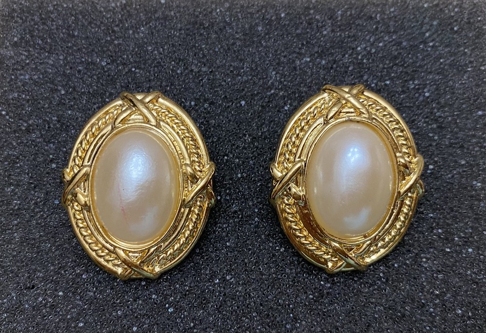 Vintage Gold Tone Large Faux Pearl Post Pierced Earrings 1 1/4” Long Classic Euc