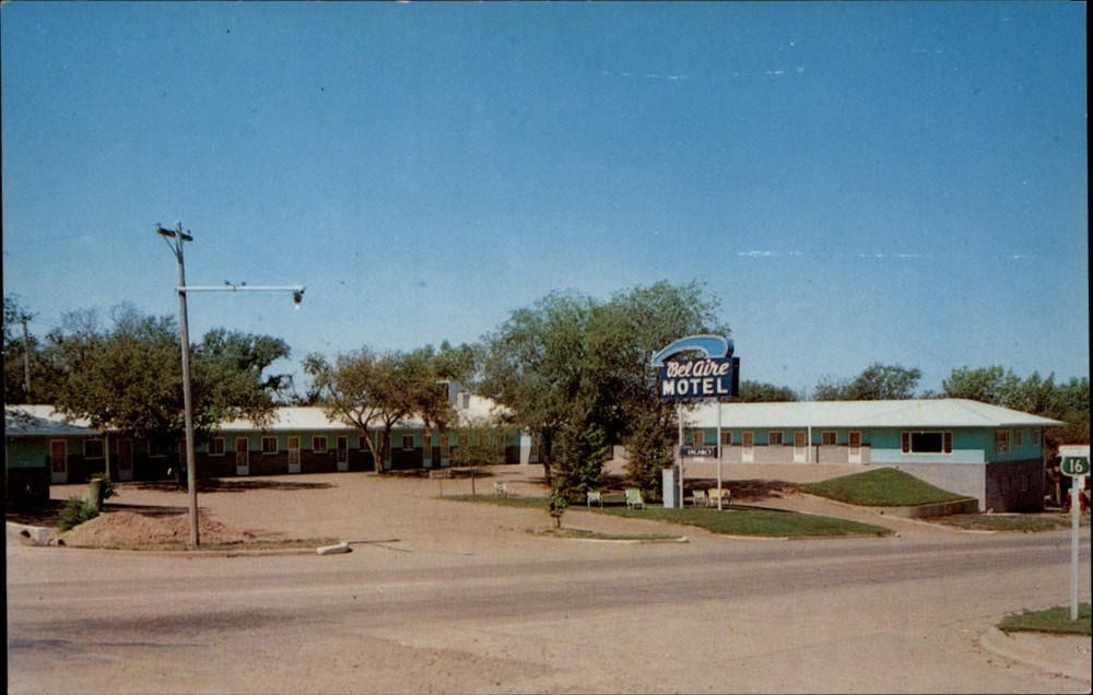South Dakota Chamberlain Bel Air Motel Highway 16 ~ 1950-60s vintage postcard