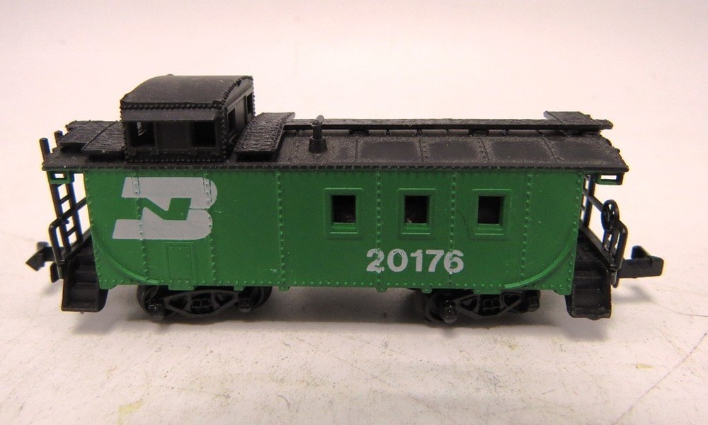 N Scale ~ Model Power Burlington Northern Caboose ~ NICE!