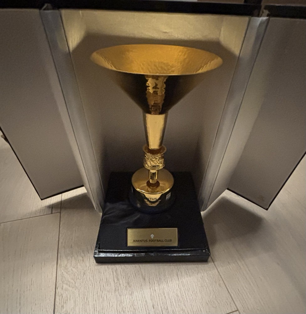 Juventus Shield Cup Original Trophy Exclusive Players Staff Year 2015/16