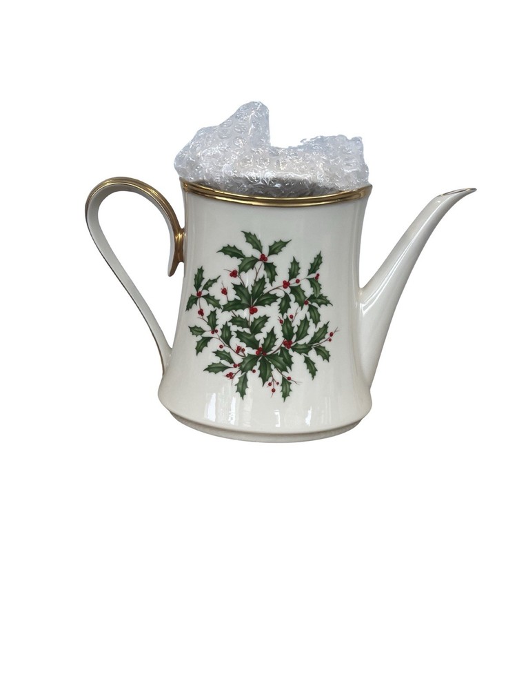 Vintage 1970's Lenox HOLIDAY Holly Berry 24K Gold Trim 5 Cup Tea Pot USA Mint