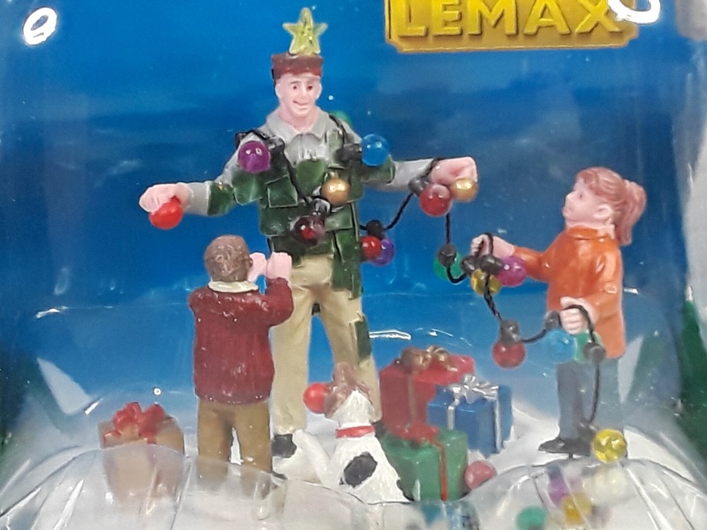 Lemax Village Collection Table Accent Christmas Decorating Dad 2017 New Sealed-image