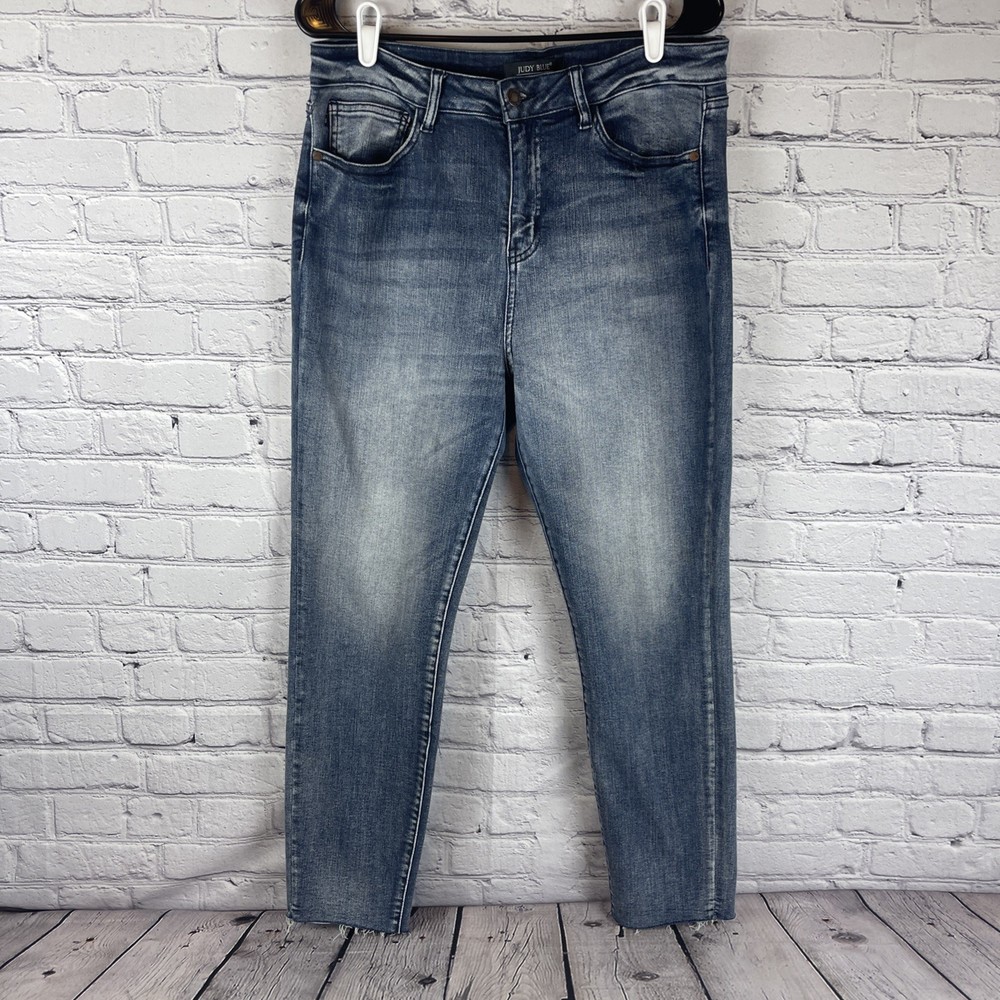 Judy Blue Jeans Womens 13/31 (32x27) Relaxed Fit Distressed Raw Hem Stretch