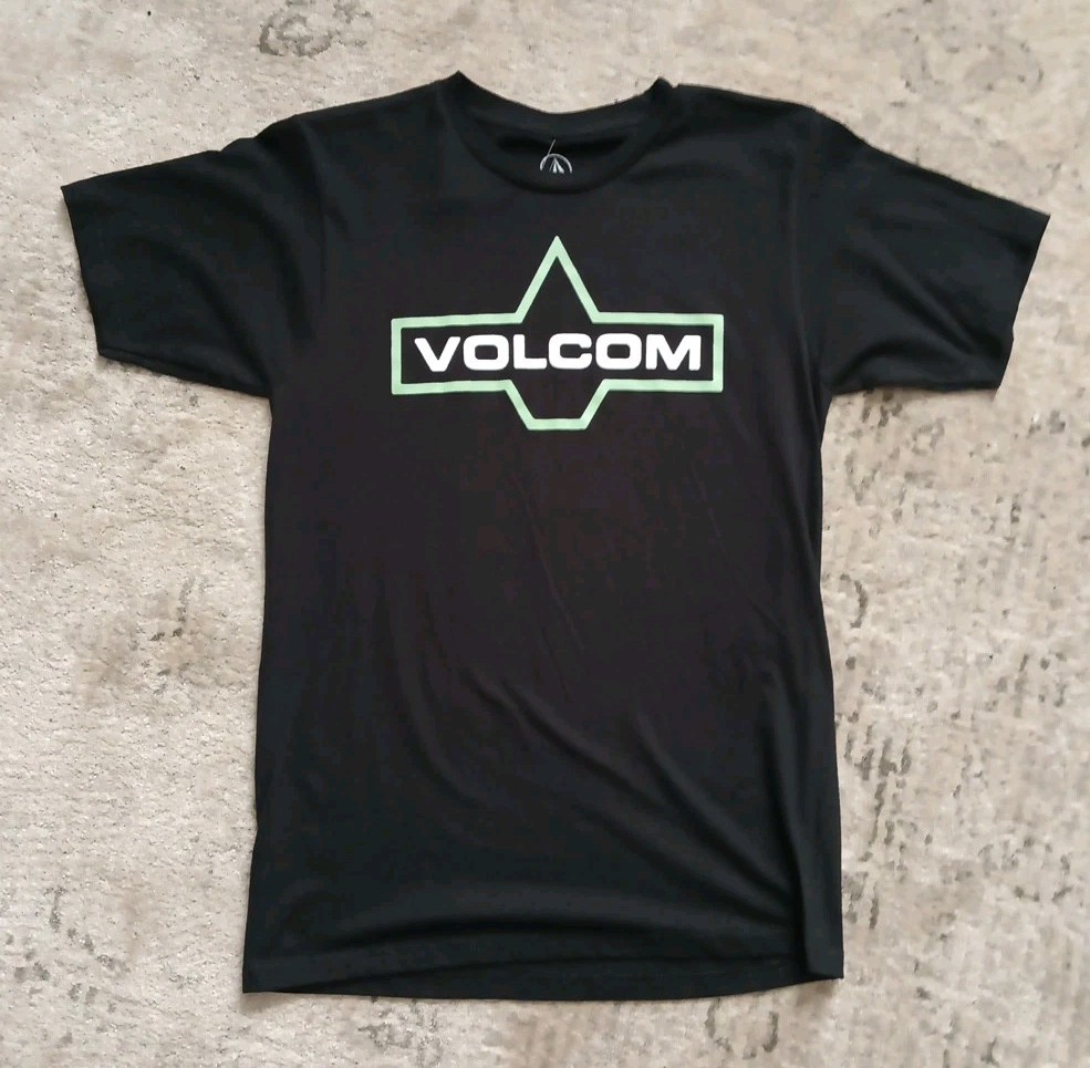 Y2K Volcom Graphic T Shirt Mens Small Black Skate Surf  Short Sleeve Vintage