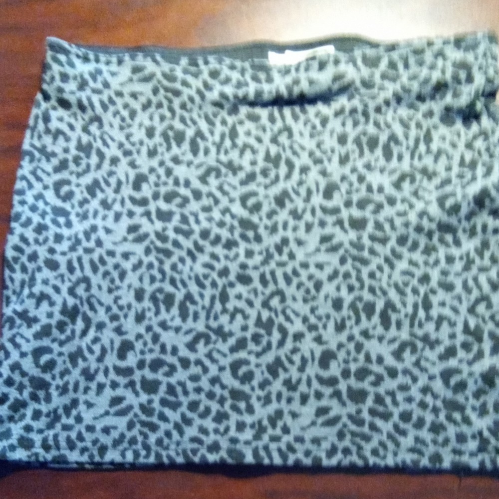 Sans Souci Animal Print Knit Pencil Skirt Stretch Black Gray Women’s M