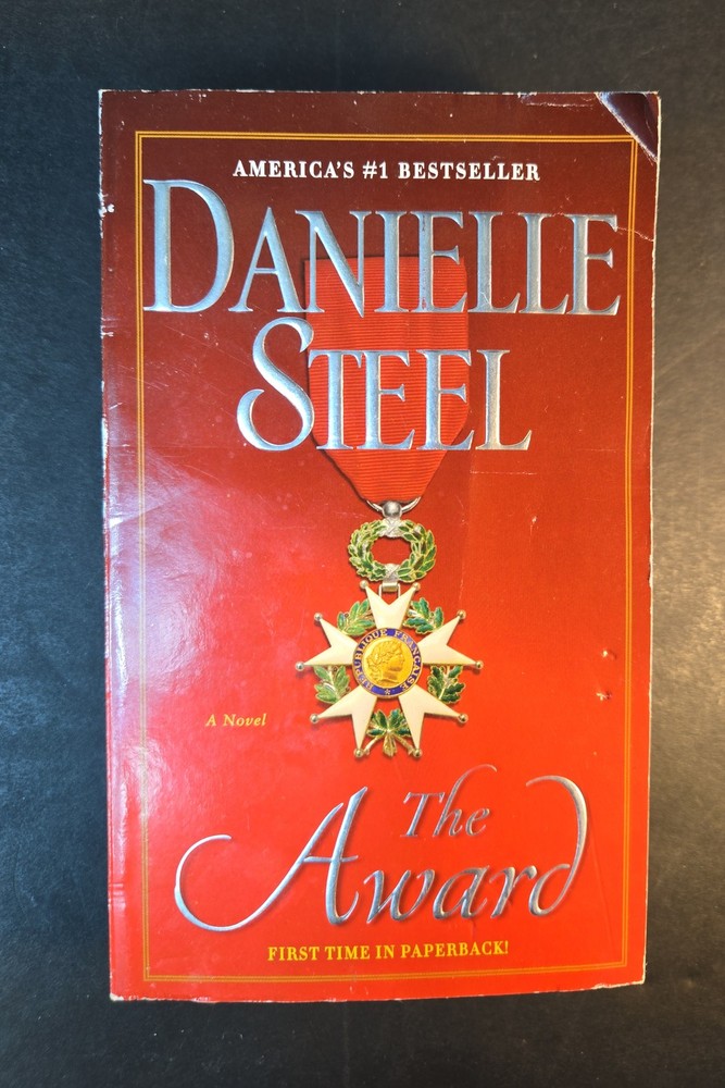 Danielle Steel - The Award - First Time in Paperback - Dell Mass Market Fiction