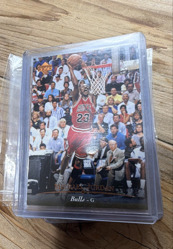 1995-96 Upper Deck - Michael Jordan #23 Bulls on Front