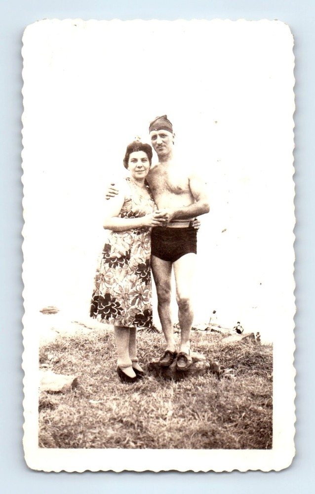 Old Vintage Photo SHIRTLESS MAN WOMAN COUPLE AFFECTIONATE ANTIQUE SNAPSHOT