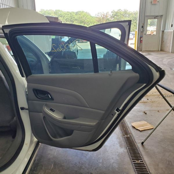 MALIBU    2015 Front Door Trim Panel 1019569