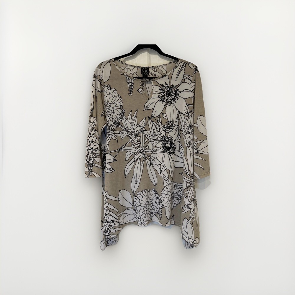 Clara Sunwoo Tunic Top Women L Tan Floral Keyhole Neck 3/4 Sleeve Sharkbite Hem