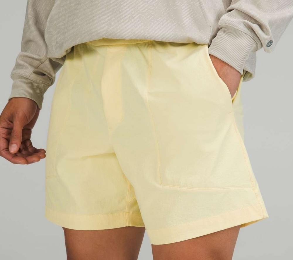 Mens Lululemon Bowline Shorts 5 Inseam Size Medium Yellow Athletic Casual