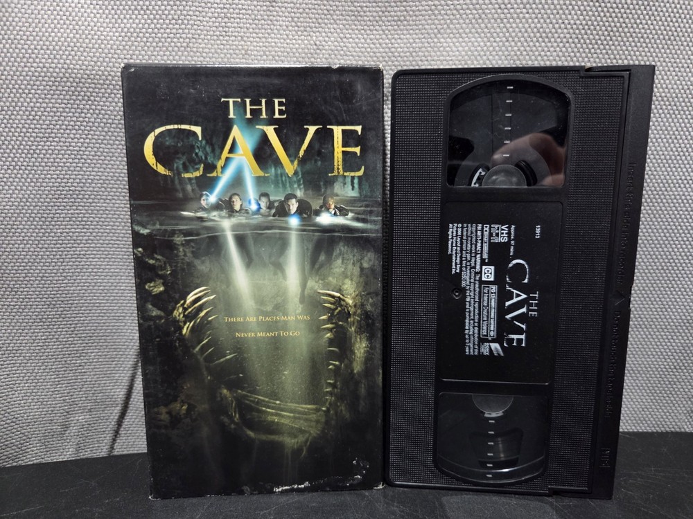 The Cave VHS Horror Video Tape Sony Pictures Lena Headey Piper Perabo 2005