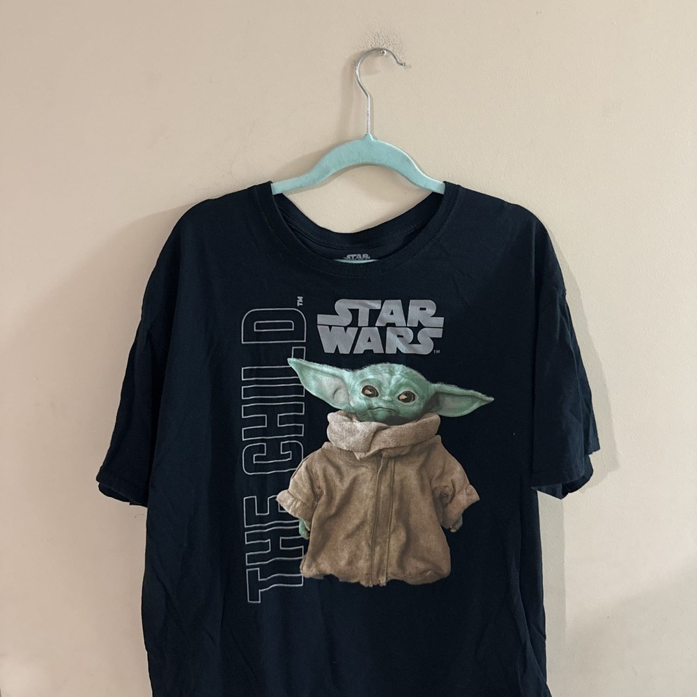 Star Wars The Mandalorian Grogu 'The Child' Graphic T-Shirt Men's Size L