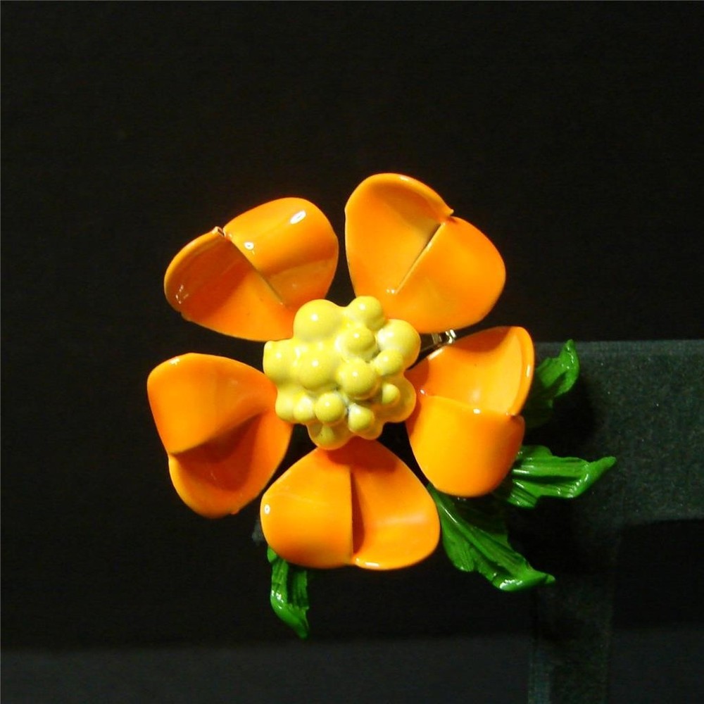 Vintage Retro Petite Orange Enamel Metal Flower Pin Brooch