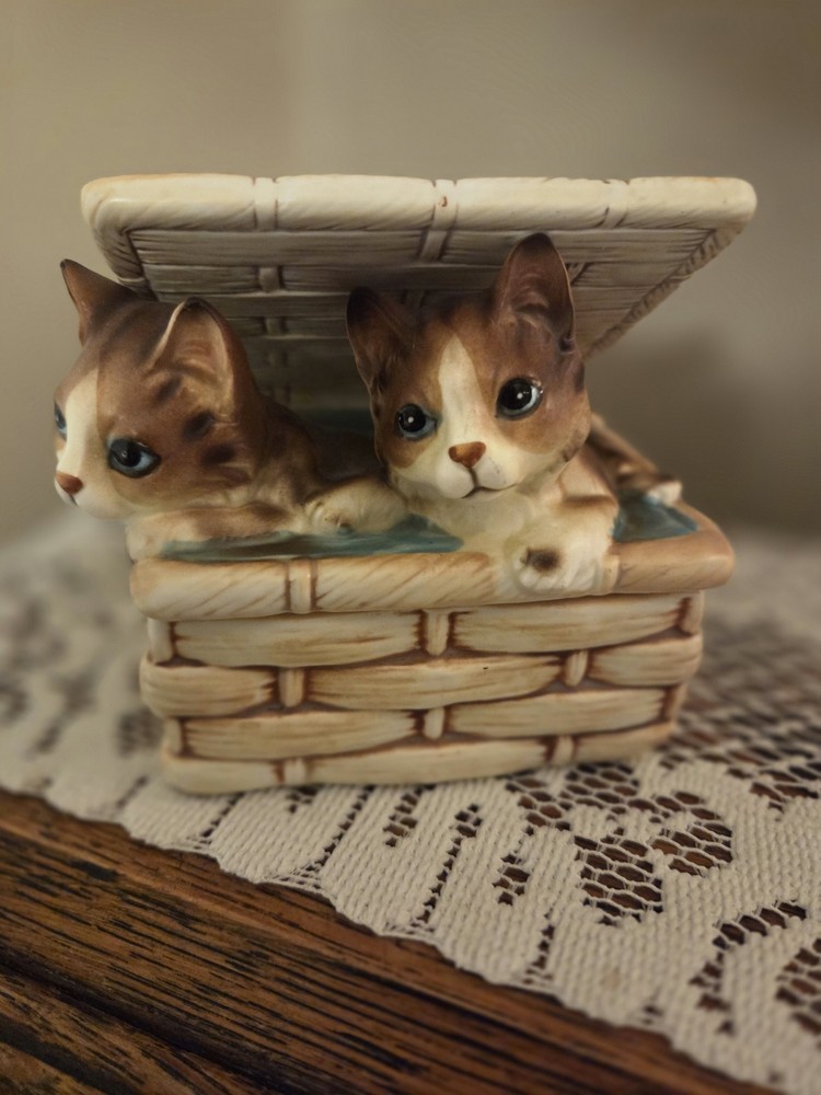 Vtg Theodora for Sigma the Tastesetter Cats in Basket Trinket Box Japan