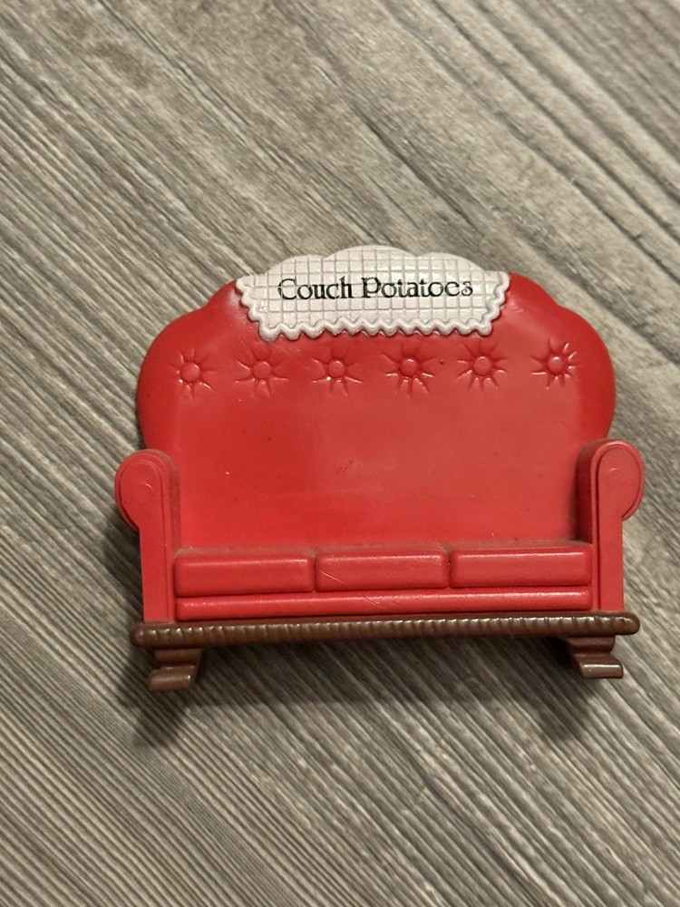 Vintage Giftco Couch Potatoes Fridge Magnet  Couch Only Red