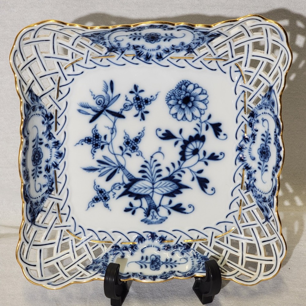 1825 Royal Meissen Blue Onion Reticulated Plate Gold Trim Knauf Swords 7 1/4